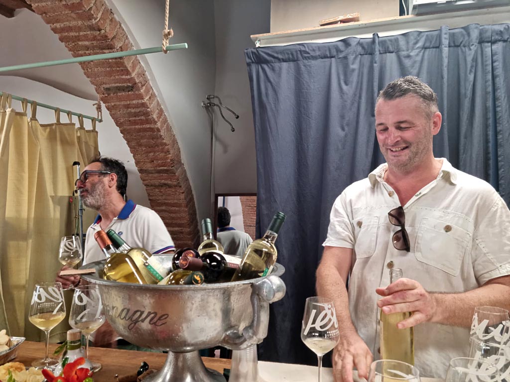 Inauguration: Bespoken Tailoring in Capoliveri, Porto Azzurro, Portoferraio Elba Toscani Italy Einweihung: Maßgeschneiderei in Capoliveri Insel Elba Toskana Italien (Porto Azzurro, Portoferraio)