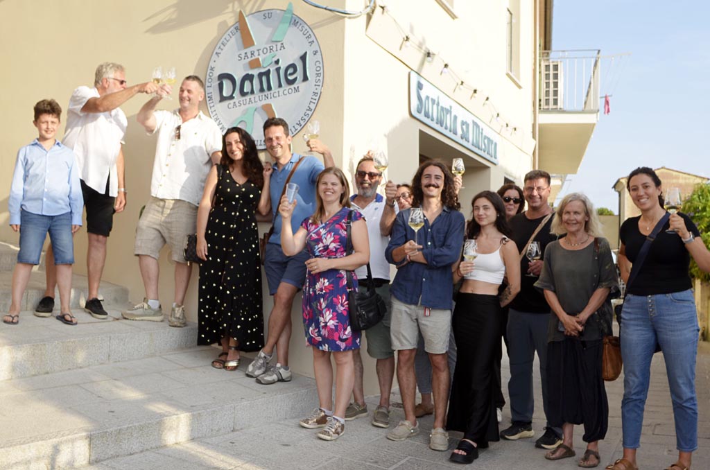 Sartoria Su Misura Capoliveri Inaugurazione -  Einweihung: Maßgeschneiderei in Capoliveri Insel Elba Toskana Italien (Porto Azzurro, Portoferraio) Inauguration: Bespoken Tailoring in Capoliveri, Porto Azzurro, Portoferraio Elba Toscani Italy 
