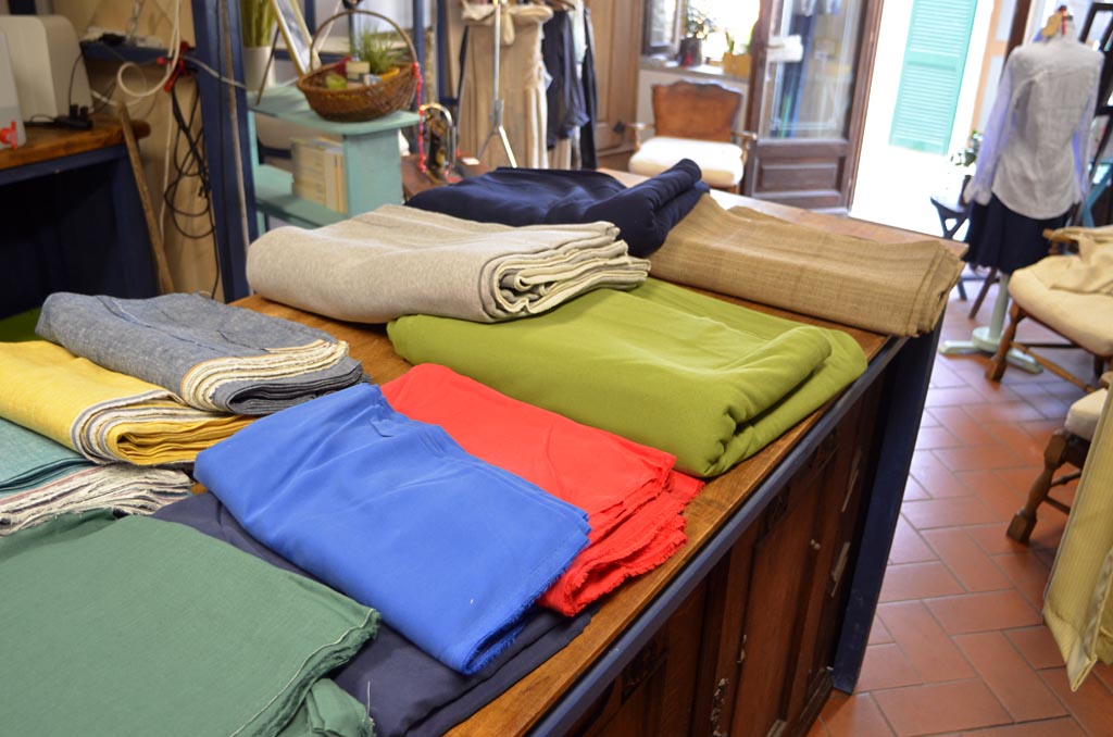 Sartoria Su Misura Capoliveri Inaugurazione -  Einweihung: Maßgeschneiderei in Capoliveri Insel Elba Toskana Italien (Porto Azzurro, Portoferraio) Inauguration: Bespoken Tailoring in Capoliveri, Porto Azzurro, Portoferraio Elba Toscani Italy 